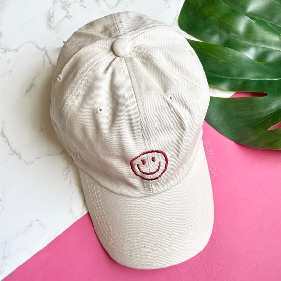 5 Happy Smiley Face Hats - Picture 2 of 5